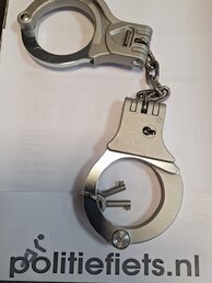 Hand- / transportboeien lips zilver kleurig met ketting Hand- / transportboeien lips zilver kleurig met ketting